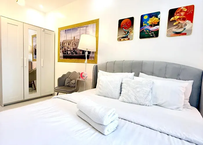 White Rose Condotel At Victoria Sports Tower * 马尼拉
